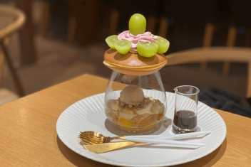 見た目のインパクト抜群!京都老舗「永楽屋」のみかさパフェ