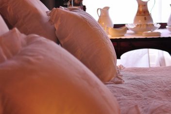 一人暮らしはベッド? 布団? どちらがいい?